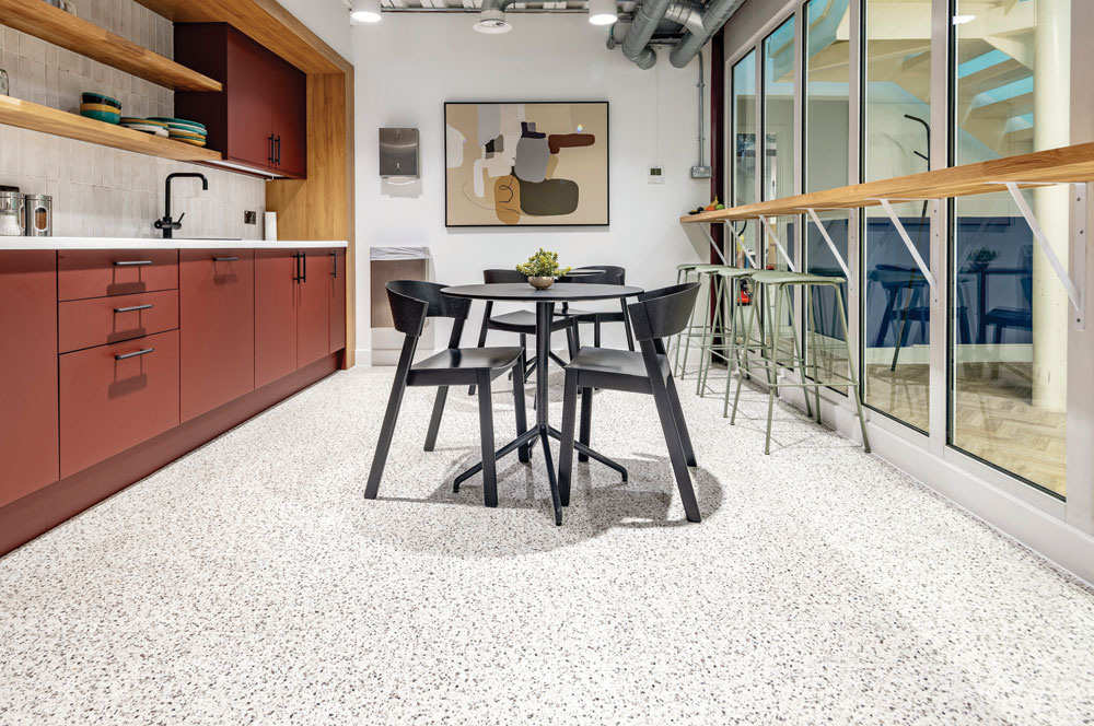 Rundum Meir side-sectional garage door